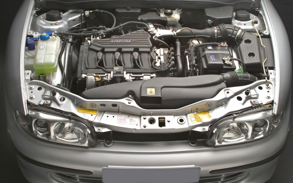 Capo do Fiat Marea aberto