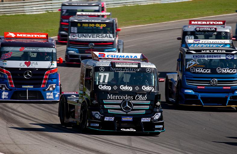 Modela e pinta caminhões carros de corrida