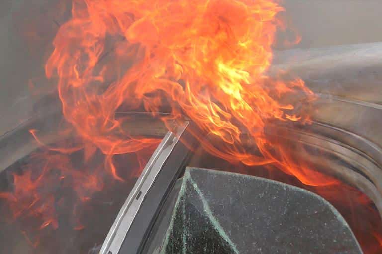 Situação de incêndio em carros