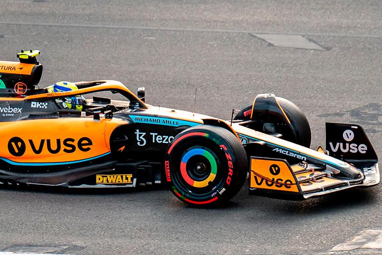 Carro da McLaren na pista