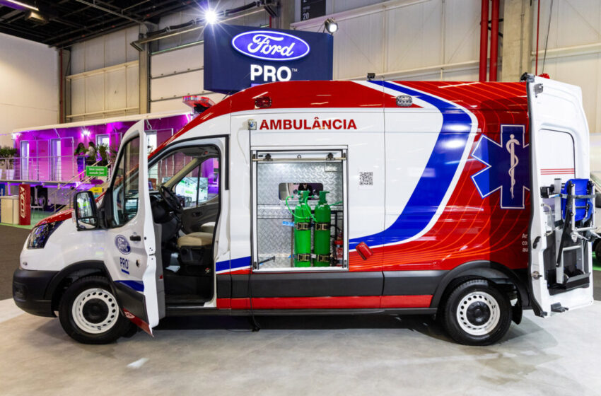  Ford Pro exibe Transit Automática ambulância na feira Hospitalar 2024