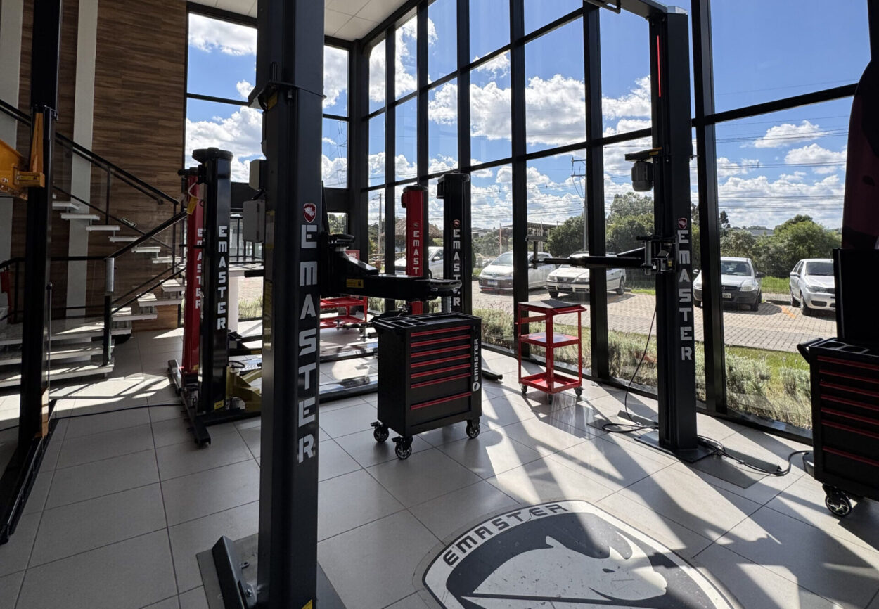 Emaster Elevadores Automotivos completa 29 anos e aposta em inovação