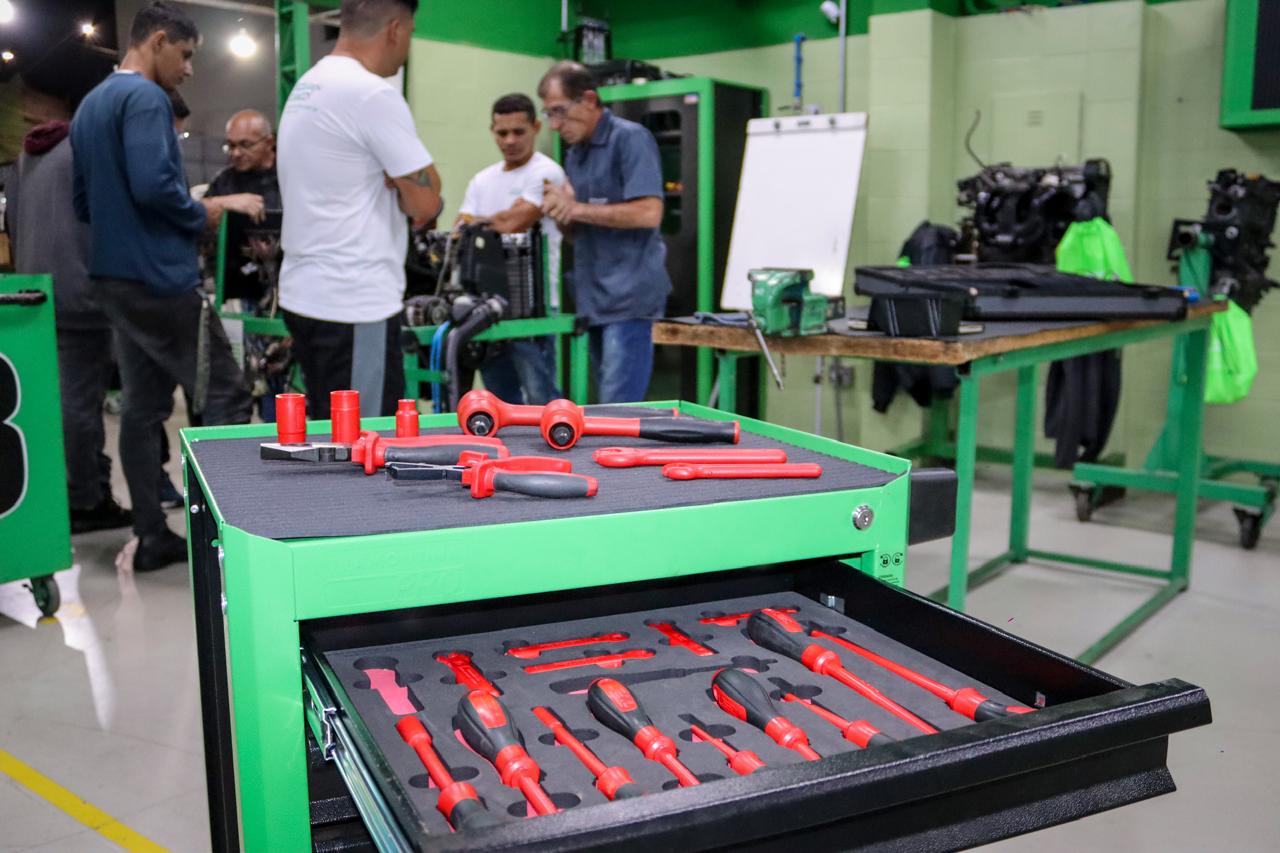 Tramontina PRO acompanha avanço da frota eletrificada com tecnologias voltadas à segurança, qualificação e eficiência na manutenção